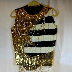 Jury embossed sleeveless sweater